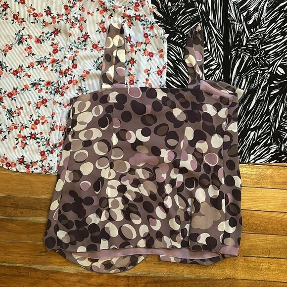 Bundle of Three Women’s Assorted Sleeveless Tank Tops and Blouses Size Small - Picture 4 of 10